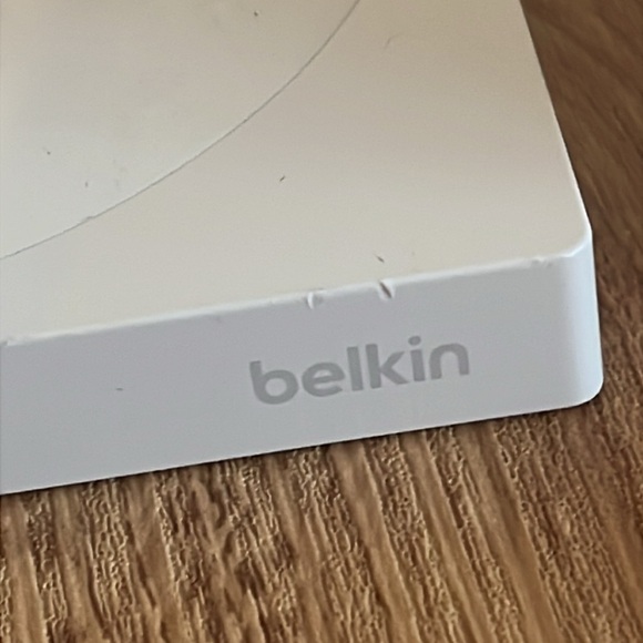 BELKIN 3-in-1 Wireless Charger Special Edition for Apple Devices  28X10AP3901114 - Picture 3 of 3